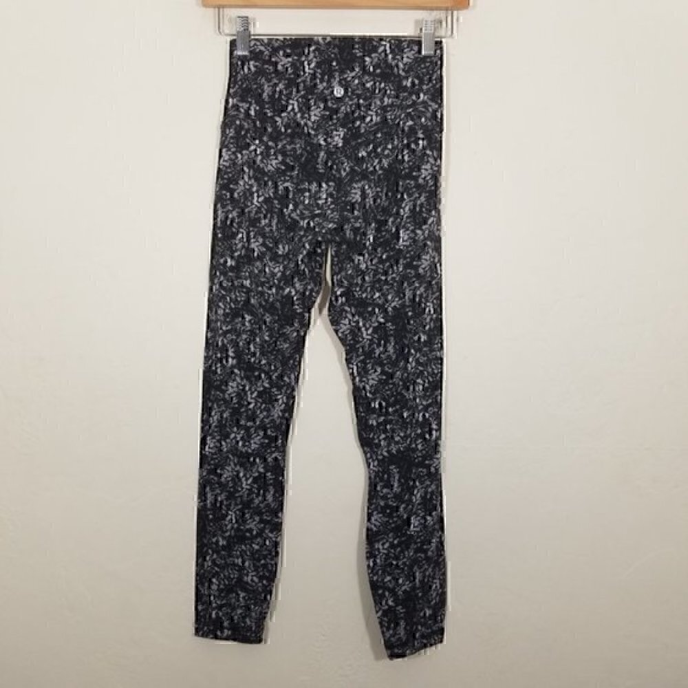 Lululemon High Rise Legging Size 4 - Picture 3 of 7